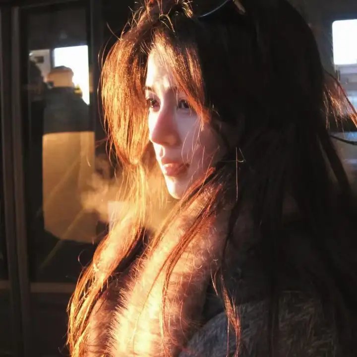 苟在深山，女儿把我吹成神